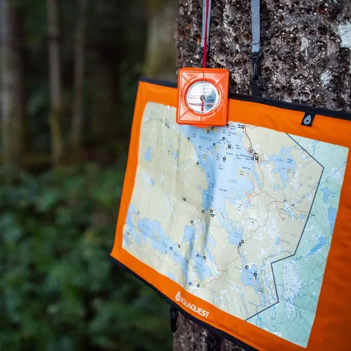 Vista 3 de AquaQuest Trail Map - Funda 100% impermeable para bolsa seca, protector de mapas, soporte para documentos al aire libre con ventana transparente