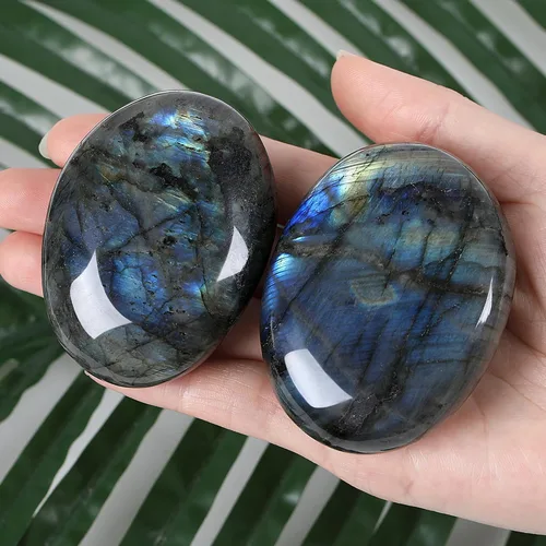 Vista 2 de ZHIYUXI Piedras preciosas de cristal de labradorita negra de 2.2 a 2.4 pulgadas, cristales curativos, piedras de preocupación para regalos