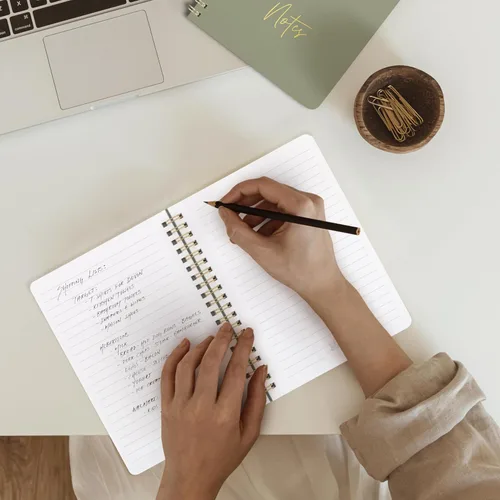 Vista 2 de ZICOTO Set de 3 Cuadernos de Espiral Estéticos para Mujeres - Lindo Diario/Cuaderno de 7x5 con Páginas Rayadas de Regla Universitaria - Suministros