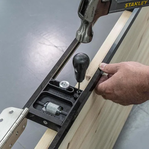 Vista 8 de Kit de Instalación de Puerta Trend, Incluye Plantilla Ajustable AnyDoor Jig (2'6"–9'), Elevador Operado con el Pie, Soporte y Broca de Router