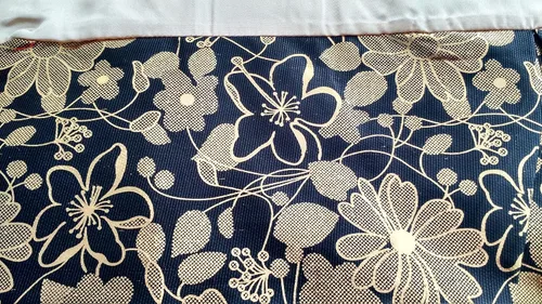 Vista 4 de Tache - Elegante falda de cama con volantes y rosas doradas, tamaño King