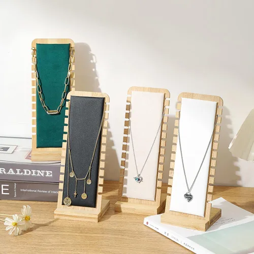 Vista 7 de Elegante soporte de exhibición de collar de madera en forma de L para 12 collares con estera suave verde oscuro. Tableros de exhibición de joyas