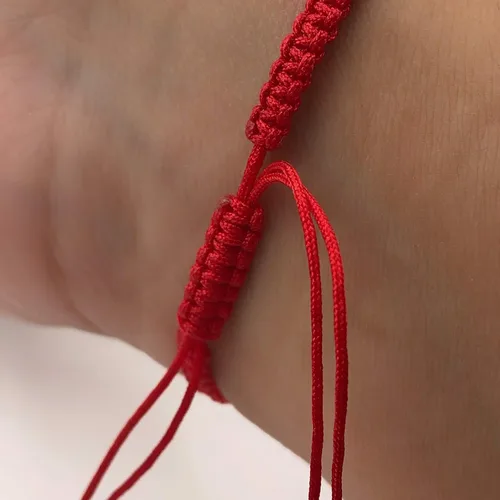 Vista 4 de Pulsera de cuerda ajustable tejida a mano con dije de mal de ojo de la suerte para la protección