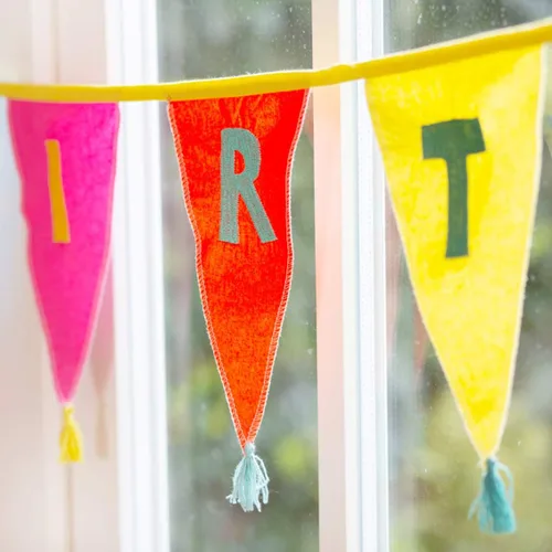 Vista 5 de Talking Tables Bandera de tela arcoíris con borlas – 10 pies Guirnalda de banderines de bandera triangular, 100% algodón, para niños, niñas
