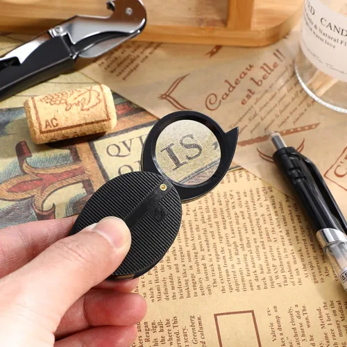 Vista 8 de ULTECHNOVO Lupa De Bolsillo Plegable Portátil De Mano De Vidrio Óptico Artesanía Lupa Para Mujeres Y Hombres Lectura (Dual Lens (5X/10X) - Negro