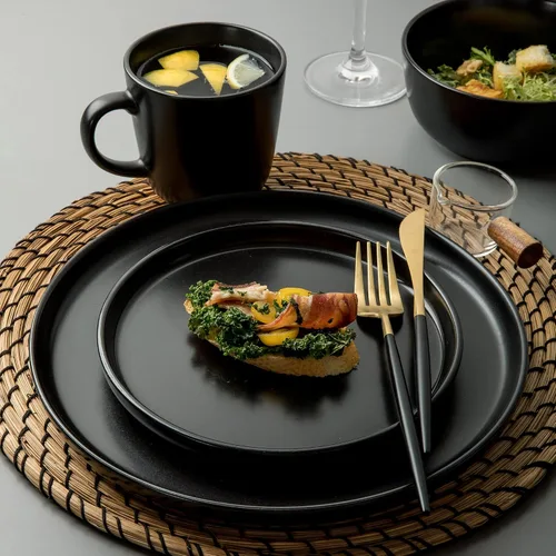 Vista 4 de ARORA SKUGGA Juego de vajilla redonda de cerámica de 16 piezas de 4, platos, platos pequeños, cuencos y tazas - Negro mate (472979)