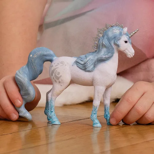 Vista 2 de Schleich Bayala - Juguete de unicornio fluido para niñas y niños, figura de caballo de fantasía azul para niños a partir de 5 años