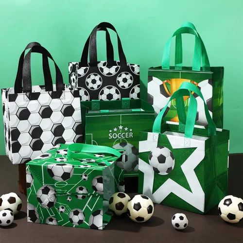 Vista 4 de Kigeli 60 bolsas de golosinas de fútbol, bolsas de regalo de fiesta de fútbol, reutilizables, no tejidas, bolsas de dulces con asas para fiesta