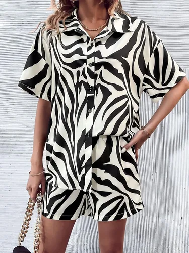 Vista 3 de OYOANGLE Conjunto de 2 piezas de verano para mujer, camisa y pantalones cortos con botones y estampado a rayas