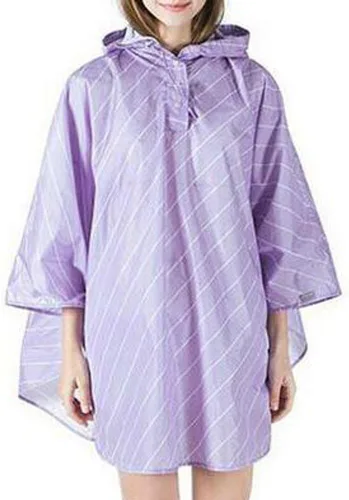 Vista 2 de QZUnique Chamarra para la lluvia resistente al agua, estilo alas de murciélago. Poncho, impermeable