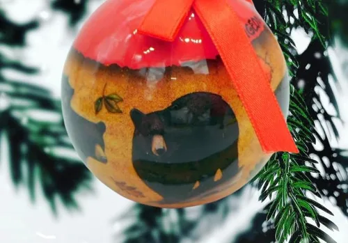 Vista 2 de Adorno de forja de paloma para árbol de Navidad, decoración con escena de oso de montaña ahumada, recuerdo de Tennessee
