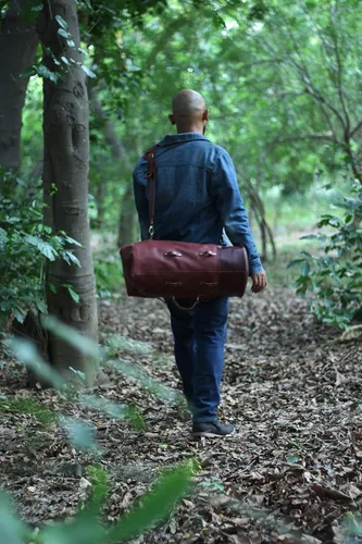 Vista 33 de Bolsa de lona para motocicleta de cuero genuino de grano completo resistente de inspiración militar Alforja Bolsa de fin de semana Con correas