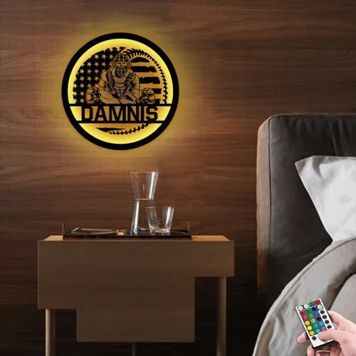 Vista 4 de Arte de Pared de Metal Personalizado de Béisbol con Bandera de EE.UU. con Luz LED, Letrero Personalizado con Nombre de Jugador de Sóftbol Americano