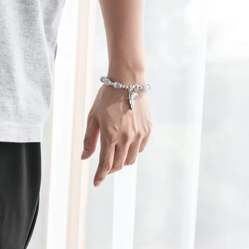 Vista 5 de MANRUO Feng Shui La mejor pulsera de cuentas de ojo de tigre natural de 0.394 in con colgante de plata chapado en plata Pi XiuPi Yao amuleto