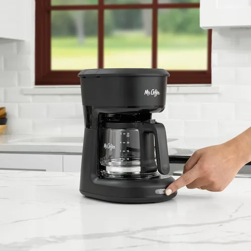 Vista 5 de Mr. Coffee® Mini cafetera con interruptor de infusión de 5 tazas, color negro