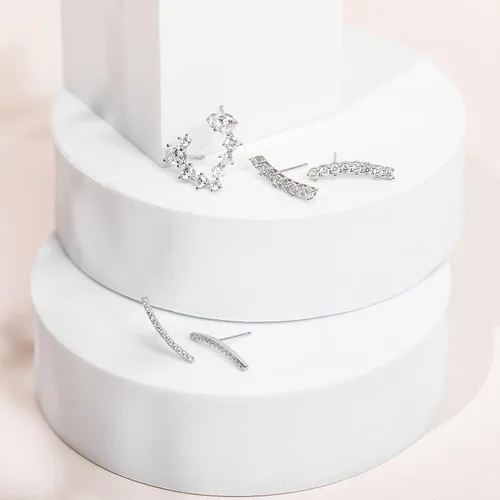 Vista 3 de PAVOI Aretes Trepadores con Tachuelas Chapados en Oro de 14K con Circonita Cúbica para Mujeres - Aretes de Moda Trepadores de Flecha con Diamantes