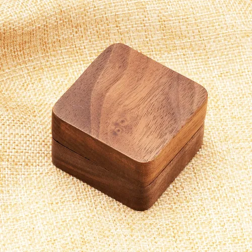 Vista 4 de COSISO Caja de regalo para anillo de compromiso de madera de nogal, caja de almacenamiento para propuesta de cumpleaños (interior negro)