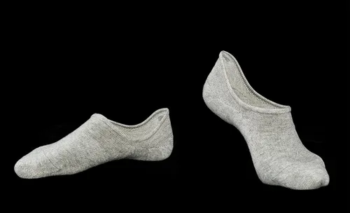 Vista 2 de IDEGG Calcetines invisibles para mujeres y hombres, 12 pares de calcetines atléticos antideslizantes de corte bajo casuales con antideslizantes