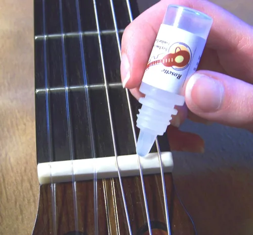 Vista 2 de Lubricante de guitarra KeyTone Line para ranuras de tuerca, máquinas de afinación, rendimiento de cuerdas