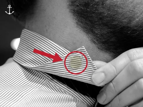 Vista 2 de Anclaje de moda Collar se mantiene para hombres Sin Metal. Sin Imanes. Solo sostenga.