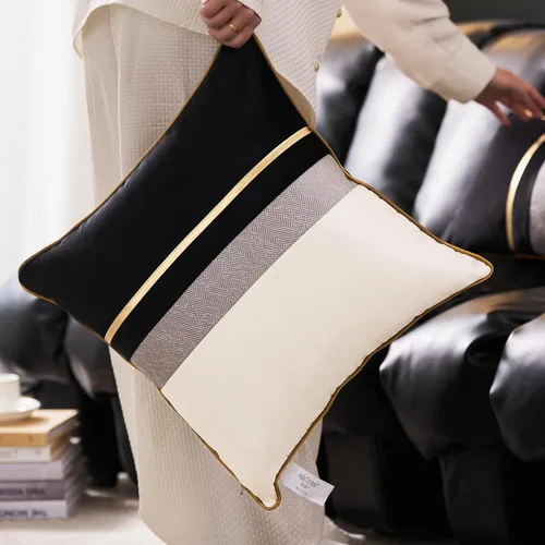 Vista 2 de Avigers - Funda de cojín decorativa de terciopelo, 20 x 20 pulgadas, diseño de rayas, cuero negro con blanco y dorado. Funda de cojín moderna