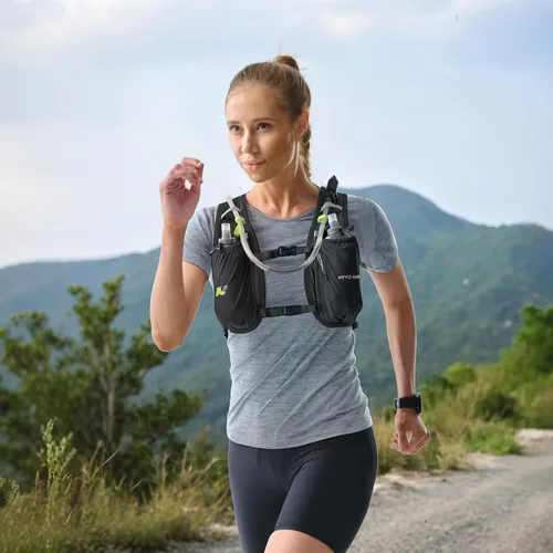 Vista 6 de N NEVO RHINO Chaleco para correr, chaleco de hidratación de 5 litros con vejiga de agua de 1.5 L, mochila de hidratación ligera para senderismo