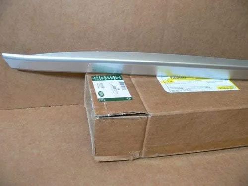 Vista 2 de INSERTO PARAGOLPES TRASERO LAND ROVER GENUINE RANGE ROVER 2013 LH LR087227 NUEVO