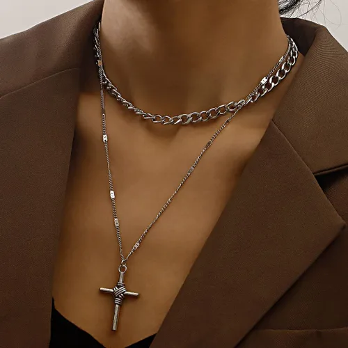Vista 2 de Collar de cruz en capas de plata, gargantilla gruesa, collar con colgante de cruz para mujer