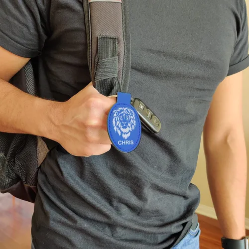 Vista 8 de LaserGram Llavero ovalado, tabla de surf, grabado personalizado incluido (azul oscuro)