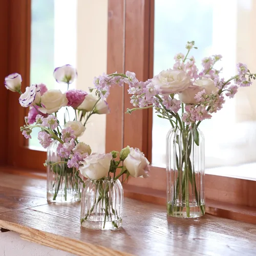 Vista 6 de Juego de 6 jarrones pequeños de vidrio para flores, modernos jarrones cilíndricos acanalados para centros de mesa de boda, decoración de sala
