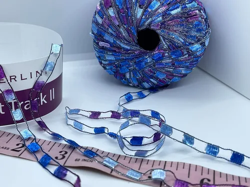 Vista 3 de Berlini East Track II - Hilo metálico para escalera, 1.76 onzas, 98 yardas, color azul iris #160, color azul, morado con acento metálico plateado