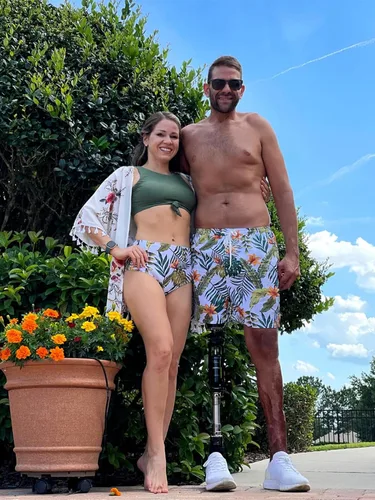 Vista 2 de IFFEI Traje de baño familiar a juego de dos piezas, conjunto de bikini con estampado de hojas florales para mamá y yo