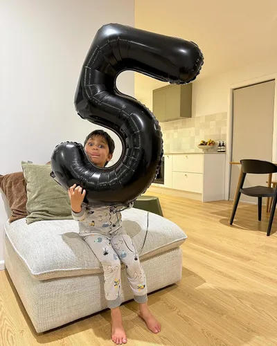 Vista 4 de Globo negro del número 0 de 40 pulgadas – globo número 0, decoraciones