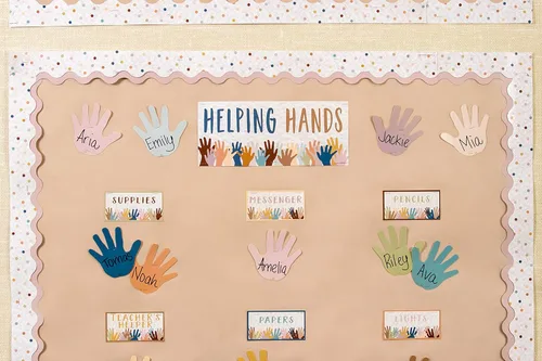 Vista 3 de Teacher Created Resources Everyone is Welcome Helping Hands Mini tablón de anuncios para decoración de aula (TCR7122)