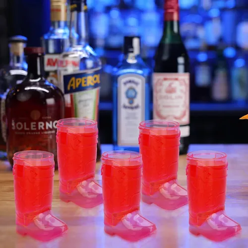 Vista 2 de Esdabem Juego de 16 vasos de tiro para botas vaqueras, mini vasos de chupito de plástico rosa, reutilizables, para vaquera, vaquero, fiesta temática
