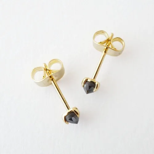 Vista 5 de HONEYCAT Pequeños pernos solitarios de punta de mineral de hierro Joyería minimalista y delicada Oro