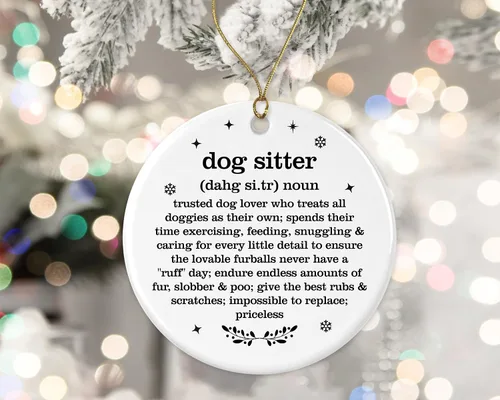 Vista 2 de Adorno de Navidad para niñera de perros, regalo de diccionario de definición para el mejor cuidador de perros de la historia, impreso en un lado