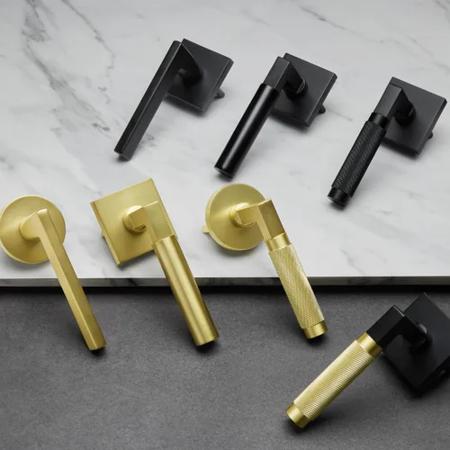 Vista 9 de Explore Hardware Palanca de puerta de paso de latón macizo champán, oro satinado para puertas de pasillo o armario