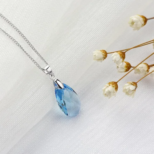 Vista 4 de KRUCKEL Collar con colgante de gota de agua de cristal Swarovski azul, chapado en oro blanco, ligero, hipoalergénico para mujeres, aniversario