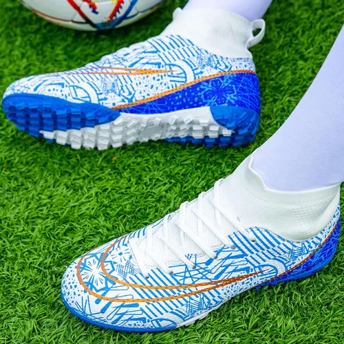Vista 4 de YANGTAOZI Zapatos de fútbol de césped para niños y niñas, jóvenes, para interiores y exteriores, zapatos de fútbol (niños pequeñosniños grandes)