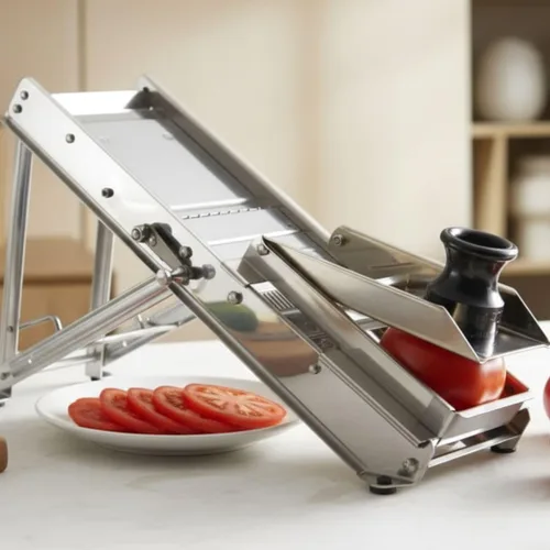Vista 3 de Soro Essentials - Cortador de alimentos de mandolina ajustable de acero inoxidable con 2 cuchillas de protección de mano de seguridad- Cortador