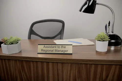Vista 4 de ExcelMark Placa de escritorio de Assistant to the Regional Manager – Placa de nombre novedosa de 2 x 8 pulgadas – Placa de nombre dorada con soporte
