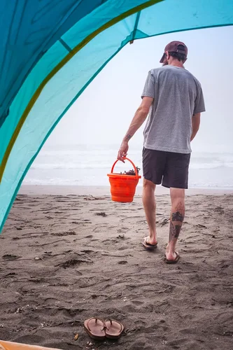 Vista 3 de UST FlexWare - Cubo plegable con diseño fuerte, flexible, compacto, sin BPA y mango resistente para senderismo, mochileros, camping y supervivencia