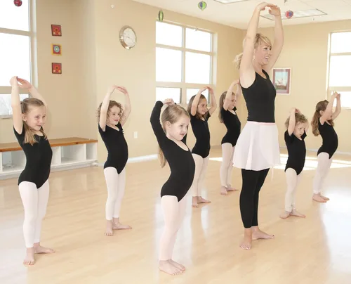 Vista 5 de DANSHOW Leotardo básico de manga larga para niñas con falda para bailar y bailar con tutú