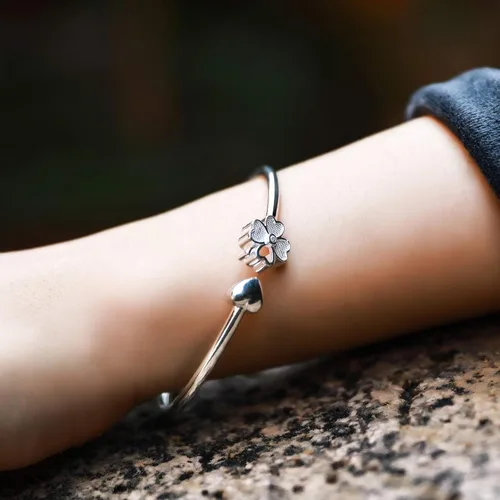 Vista 5 de Pulsera para mujer con forma de trébol de cuatro hojas en forma de corazón, delicada y encantadora pulsera para niña