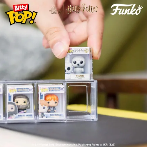Vista 6 de Funko Bitty POP! HP - Voldemort, paquete de 4 - Lord Voldemort, Draco Malfoy (quidditch), Bellatrix Lestrange y una mini figura sorpresa misteriosa