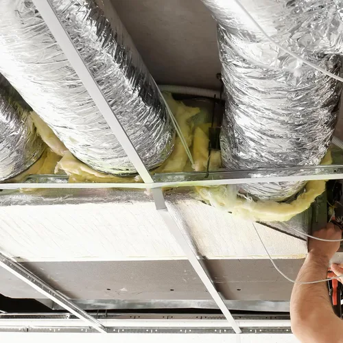 Vista 8 de VEVOR - Conducto flexible aislado de 6 pulgadas x 25 pies R-4.2, manguera HVAC de 3 capas de eficiencia energética con 2 abrazaderas para conductos