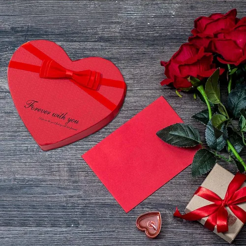 Vista 4 de Surakey Caja de regalo de rosas románticas con bonito oso de peluche y etiqueta I Love You en forma de corazón, pétalo de cuerpo de baño perfumado