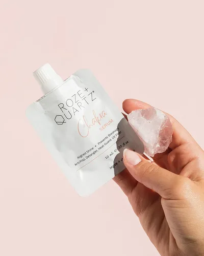Vista 3 de Roze + Quartz® Suero capilar Chakra (.16oz)