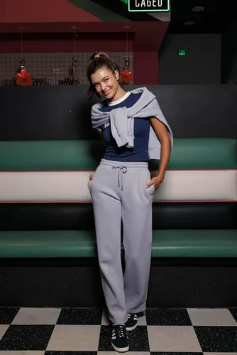 Vista 10 de Cali1850 Cloud Nine - Sudadera con capucha de forro polar para mujer, ajuste relajado, capucha de doble capa, puños y dobladillo acanalados